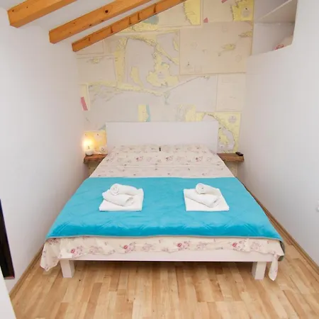 House 4 Rent Laura * マリ・ロシニュ